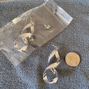 Silver Dangly Earrings. New